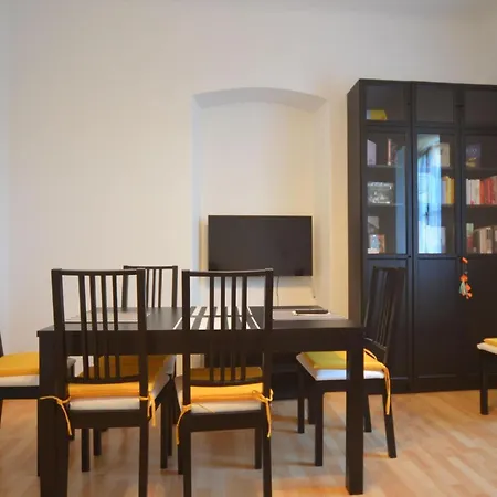 Charming Haven - One Bedroom 度假居 *